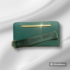 Steve Madden wristlet in emerald green